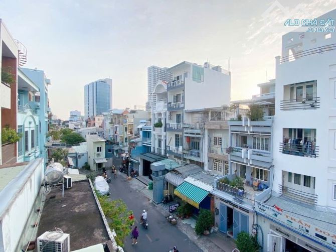Nhà Đẹp 5 Tầng - 50M2 Nở Hậu - 9.1 Tỷ - MT Phan Xích Long - Khu Ẩm Thực Người Hoa. Q11 -