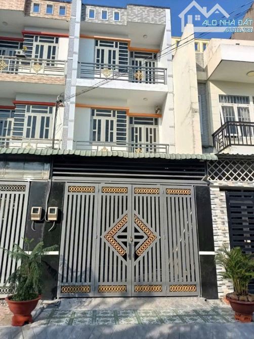 Gấp! Bán nhà 68m² Đường số 10, Hiệp Bình Phước, Thủ Đức giá 2.25 tỷ. Hẻm oto 5m, sổ riêng