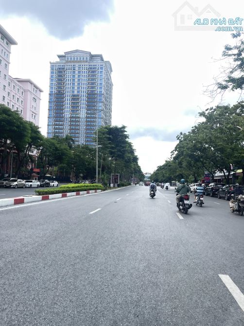 Nghĩa Đô-Hoàng Quốc Việt, phân lô ôtô tránh, vỉa hè, 6T thang máy 65m2 giá chỉ 20 tỉ có TL