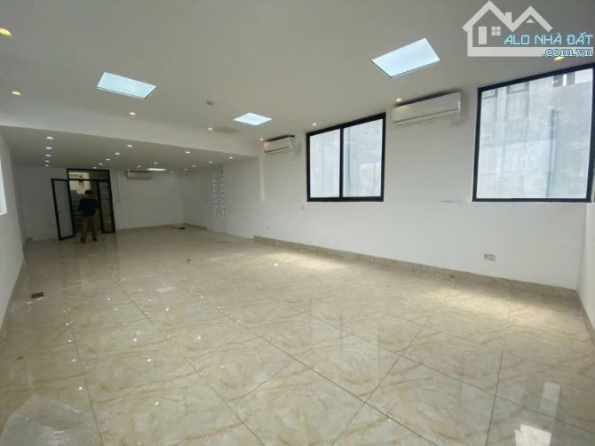 Cho thuê nhà khu 24h Tố Hữu - Vạn Phúc. DT 65m2, 5 tầng 1 hầm thông sàn, ô tô đỗ thoải mái