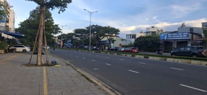 🏡 NHÀ 3 TẦNG KIÊN CỐ – ĐẤT RỘNG 281M² – HƯỚNG TÂY NAM – ĐƯỜNG 30M (LỀ 9M)