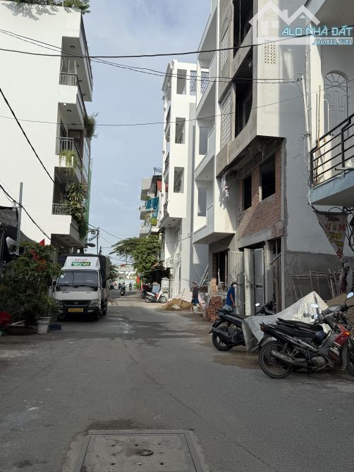 Bán nhà mặt tiền đường nhựa 8M-Hoàng Trọng Mậu Quận 7-50m2 nở hậu ngang 5M,giá 8.x tỷ