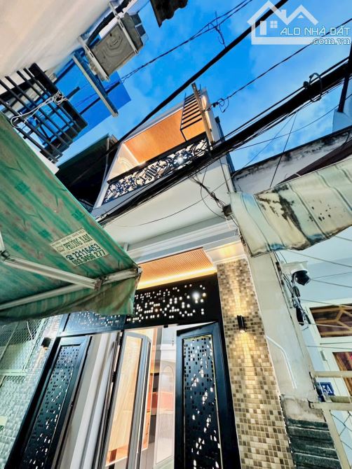NHÀ MỚI 100% Q4 KÈO THƠM KHU DÂN CƯ HIỆN HỮU KHÔNG LO GIẢI TOẢ ĐƯỜNG TÔN THẤT THUYẾT