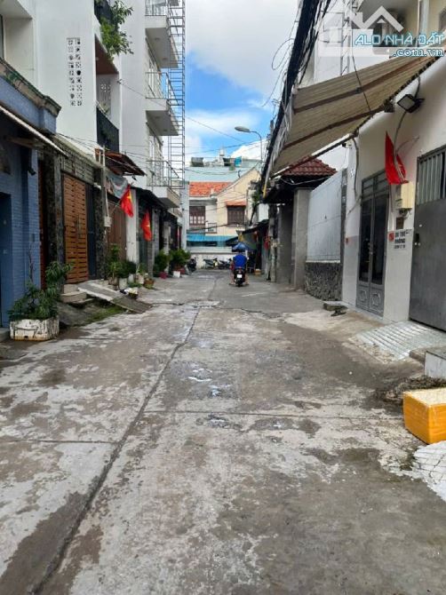 NHÀ RẺ TẶNG ĐẤT, KẾ VINCOM PLAZA Phan Văn Trị, Gò Vấp, DT 60m2, 2Tầng, 5,X TỶ
