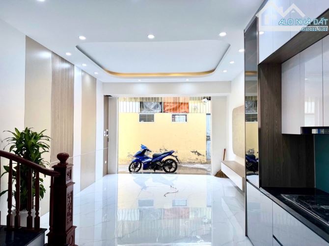 siêu đẹp, bán nhà Phúc Lợi Long Biên, 40m*5 tầng- 6.x tỷ- ô tô vào nhà.