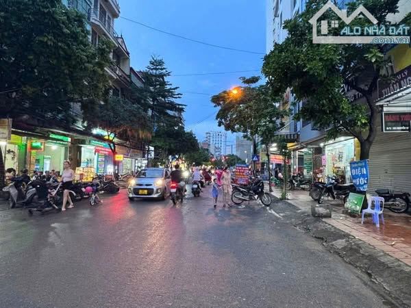 MẶT PHỐ NGUYỄN VIẾT XUÂN – HÀ ĐÔNG – PHÂN LÔ – VỈA HÈ THÊNH THANG - KINH DOANH BẤT CHẤP