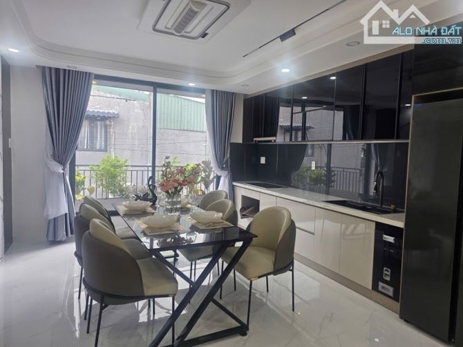 Nhà 5 tầng hẻm xe hơi 4m diện tích 4x15,5m đủ 62m2 đường Lê Đức Thọ Phường 13 Gò Vấp 8,88T