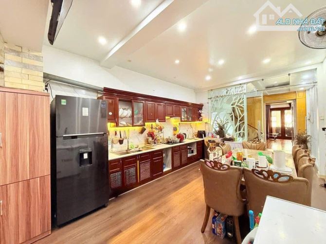 Bán nhà 5 tầng khu phân lô Văn Cao  - Diện tích: 72m2 - Công năng sử dụng: 5 ngủ 5 wc