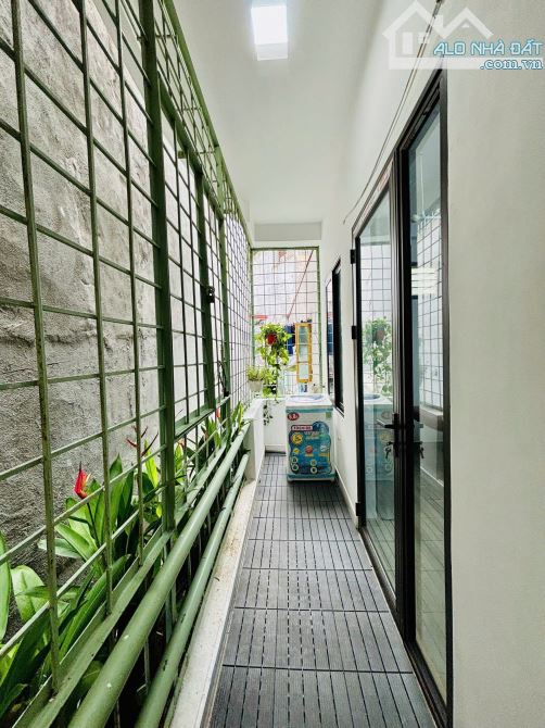Bán nhà 3 tầng lô góc sạch đẹp về ở luôn mặt ngõ Trần Nguyên Hãn