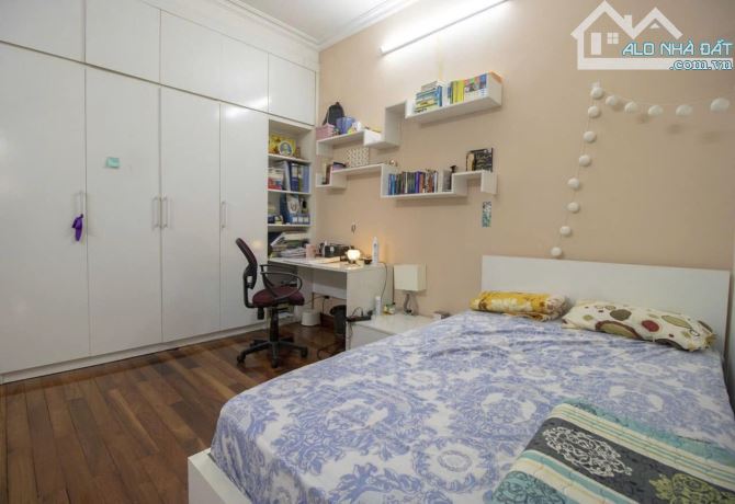 Nguyên Hồng – 76m², nhà phân lô, vỉa hè rộng – giá 18 tỷ