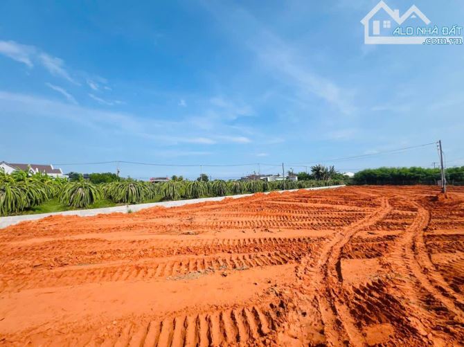 Bán 1700 m2 Hàm Liêm gần ủy ban xã Hàm Hiệp đường bê tông
