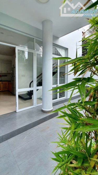 🌈Bán nhà đẹp 3 tầng hẻm oto đường Quốc Tuấn - Giá 5,7 Tỷ - Tp Nha Trang Diện tích: 64,4m2