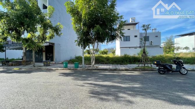 HIẾM _ BÁN LÔ ĐẤT MẶ TIỀN ĐƯỜNG 7.5 M _ KHU VIP _ 104M² [Ngang 6m ] Giá 5,25 TỶ