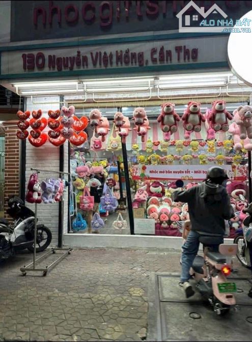 Bán nhà cấp 4 mặt tiền Nguyễn Việt Hồng dt đẹp 5.3x19.45 vuông vức full thổ cư giá tốt