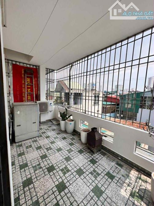 Căn duy nhất! Bán nhà Tân Mai, ngõ thông, 3 gác, nhà quá đẹp, nội thất cao cấp, 38m2 giá 7