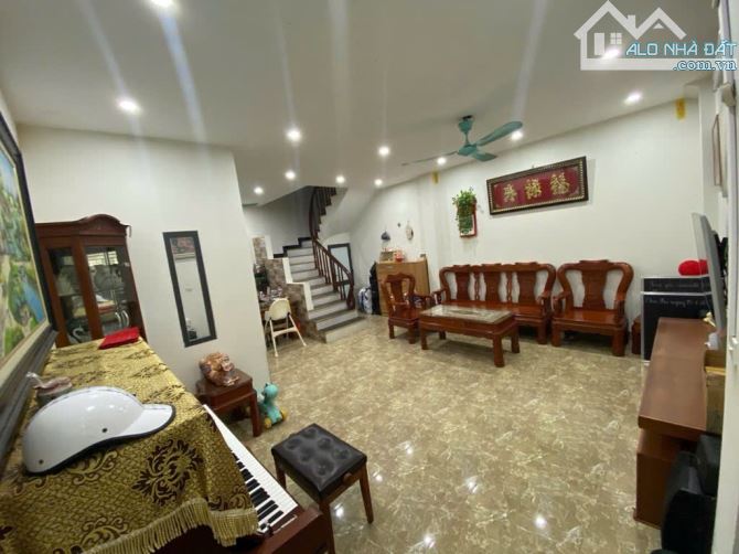 Cực Hiếm, Diện tích khủng OTO đỗ cửa Phố Gia Quất - Long Biên 58m x 4t giá chỉ 9tỷ có TL