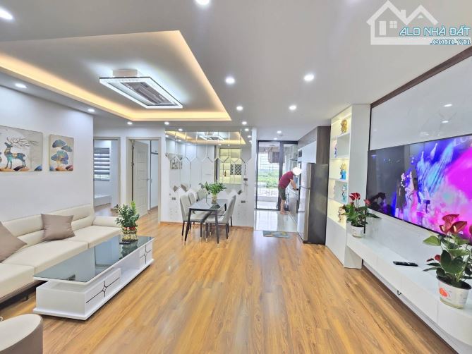 Chính chủ cần bán căn 82m2, 3 phòng ngủ,lô góc Phúc Lợi,hàng xóm Vin Long Biên,chỉ 5,05 tỷ