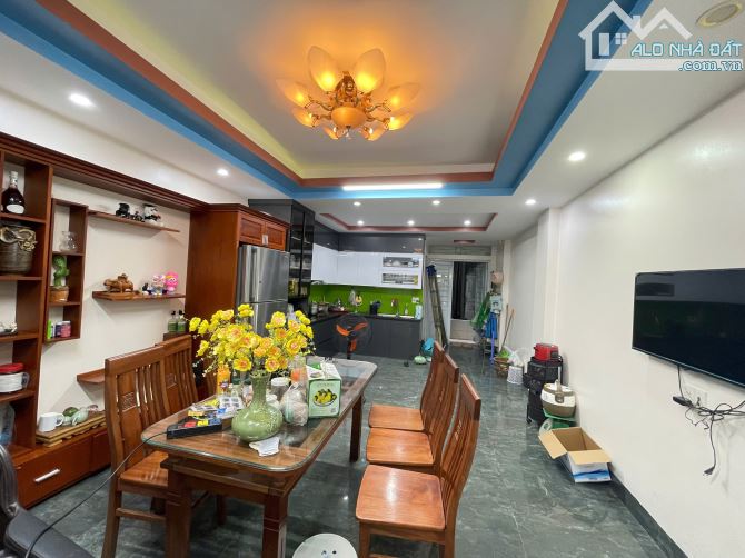 🤗🍑CHUYỂN NHƯỢNG NHÀ GIÁP CHỢ DUYÊN HẢI - TT Lào Cai 1 - Dt80m2 - 3,x tỷ- sổ cất két