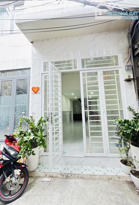 NHÀ NGUYÊN CĂN CHO THUÊ GẦN LANDMARK 81 GIÁP QUẬN 1