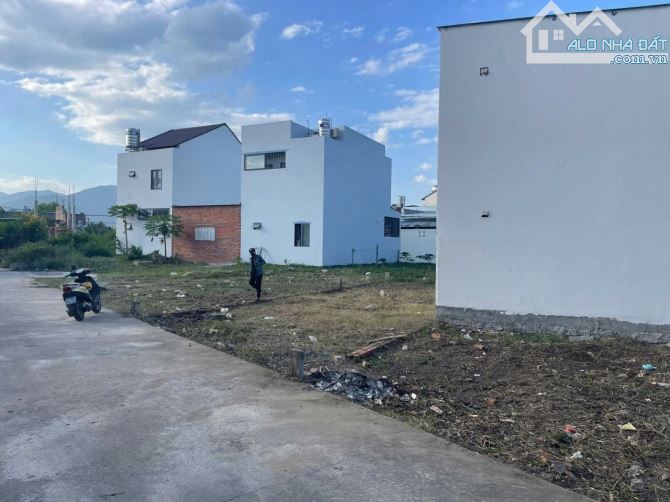 CẦN BÁN LÔ ĐẤT VĨNH HIỆP - NGAY KHU DÂN CƯ HIỆN HỮU.
