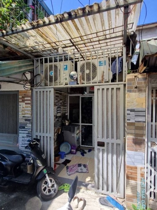 Bán tập thể tầng 1 phố 8/3 Quỳnh Mai, sử dụng 65m2 hiện chủ đang kinh doanh đông khách