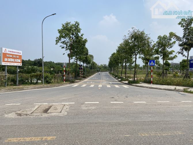 VIỆT HÙNG, ĐÔNG ANH, NHÀ CẤP 4 ĐẸP gần 50m2, NỞ HẬU, Ô TÔ 29 CHỖ ĐỖ CỔNG, hơn 3 tỷ xíu xiu