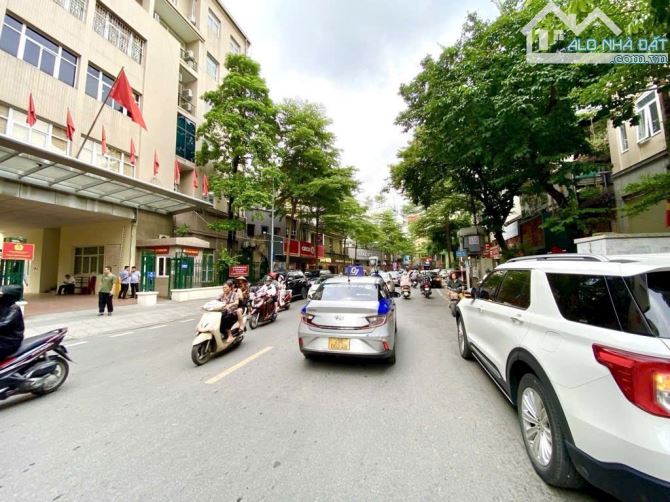 Bán nhà mặt phố Khâm Thiên 83m, dòng tiền 500tr/năm. Vị trí vip,giá rẻ nhất khu vực. 51 tỷ