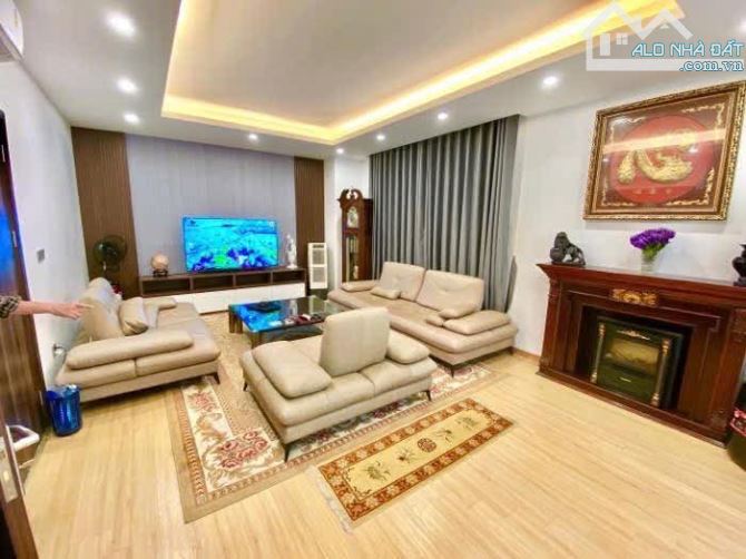 Bán nhà  Hoàng Cầu - Đống Đa  - Lô góc -  Vỉa hè - Oto tránh - Kinh doanh - 57 tỷ.