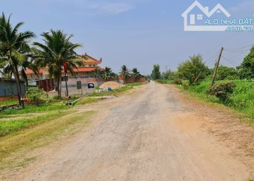 Bán đất 632m2 thổ cư 100% diện tích 18* 34 tại ấp 1, Mỹ Quý Tây, Long An (Mỹ Quý,Tây Ninh)