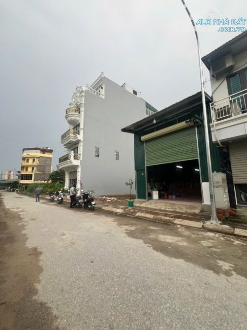 CẦN BÁN GẤP 100M2 ĐẤT DỊCH VỤ TRẠM TRÔI, CÁCH QL 32 100M, KINH DOANH SẦM UẤT, GIÁ ĐẦU TƯ.