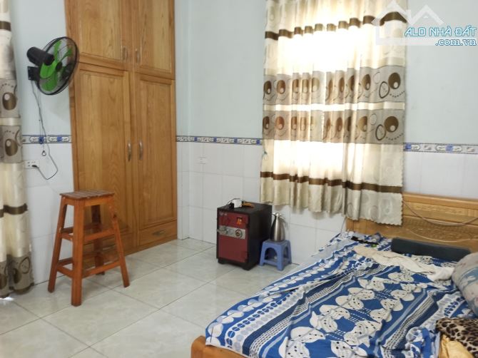 Bán Nhà 1 Trệt 2 Lầu + 7 Phòng Trọ, Trung Tâm Dĩ An, 240m2, sổ riêng, đường ô tô, giá mềm