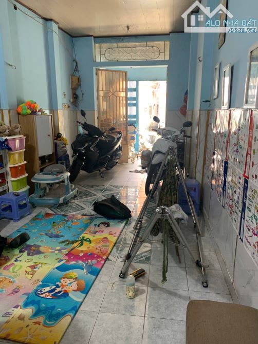 Bán gấp nhà đẹp ở ngay Dương Bá Trạc, mặt tiền tương lai, 47m2, cách hẻm XH 30m, SHR, HCĐ,