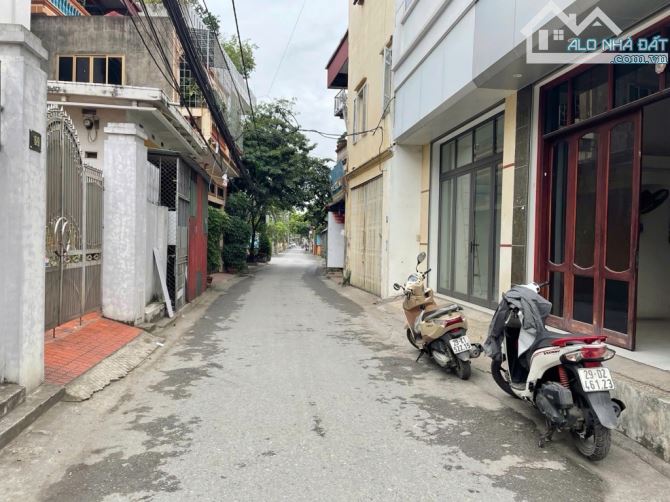 9,5 TỶ MẶT PHỐ - 57M2 - 4 TẦNG - NHÀ CHỦ TỰ XÂY - PHƯỜNG VIỆT HƯNG - KINH DOANH BẤT CHẤP