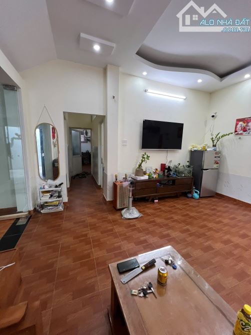 BÁN NHÀ SA ĐÔI – SÁT ĐƯỜNG LÊ QUANG ĐẠO – NAM TỪ LIÊM – 70M² – 2NGỦ – GIÁ 1,5X TỶ – Ô TÔ Đ