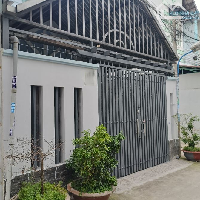 Anh em cần tiền bán gấp căn nhà ở Tam Đông, Trục Phạm Thị Giây đi vào, giá rẻ nhà đẹp.