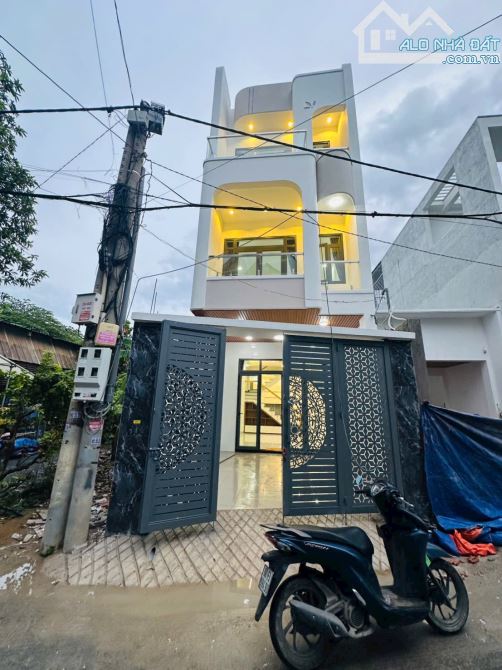 CHỦ GỬI BÁN NHÀ 1 TRỆT 2 LẦU (HOÀN CÔNG),TẠI KDC BỬU HOÀ . DT: 4,4x16=72M2. GIÁ: 4TỶ2