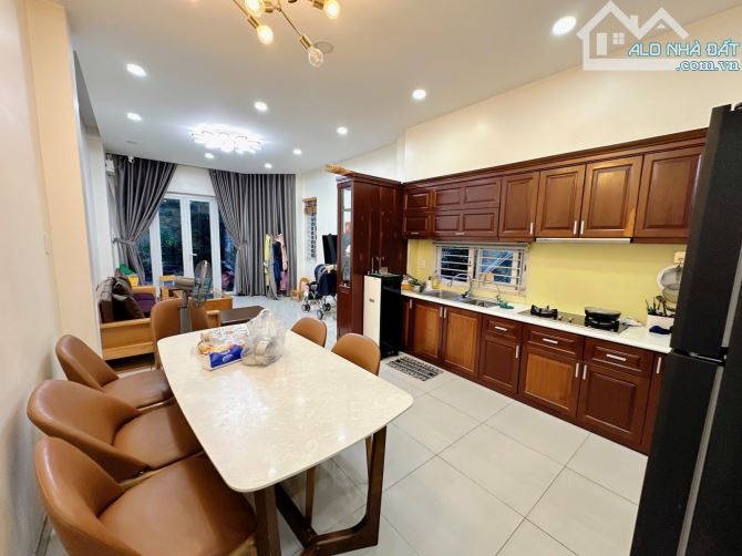 Tân Kỳ Tân Quý - lô gốc 4 tầng k lộ giới HXT thông - giá chỉ 8,6 tỷ thương lượng