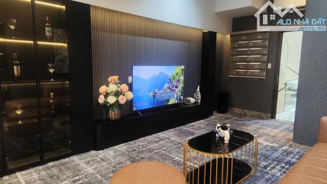 Nguyễn Văn Khối trệt 3 lầu được 5 Phòng ngủ Gần EMart CV Lang Hoa chỉ 10,39 tỷ