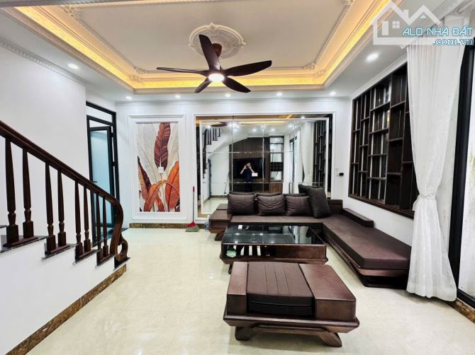 Bán nhà Thanh Am 45m2 nhà đẹp ô tô đỗ cửa ngõ nông đủ nội thất 6.7 tỷ