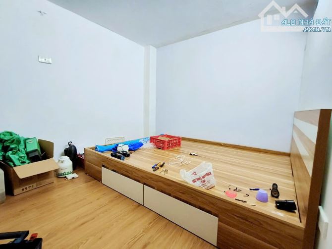 Bán căn hộ CCMN ngõ 102 Trần Thái Tông, Cầu Giấy 63m, 3PN2WC giá 2.2 tỷ, về ở ngay
