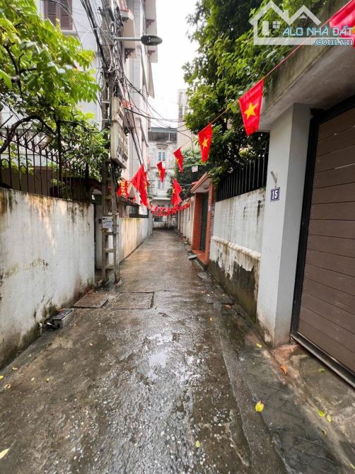 Bán nhà Xuân La, 31m2*5T, MT5m, ngõ to rộng, cách ô tô 30m, nhà đẹp ở ngay, 6.3 tỷ