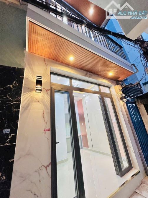 BÁN GẤP NHÀ ĐẸP 2 TẤM Q4 GIÁP Q1 GIÁ CHỈ 1 TỈ 860 SỔ RIÊNG HẺM 2,5M AN NINH