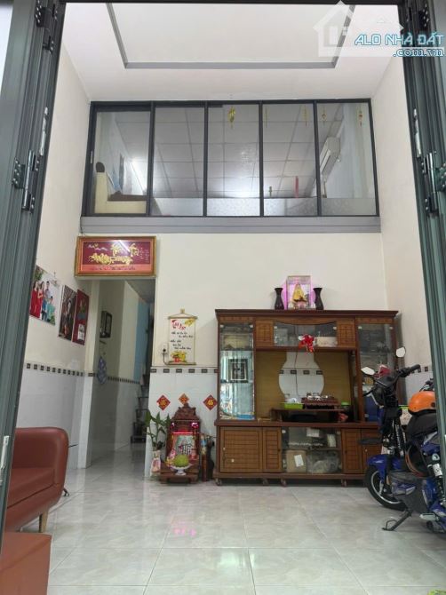 CẦN BÁN NHÀ 2 TẦNG NGAY CHỢ THỚI TỨ HÓC MÔN
