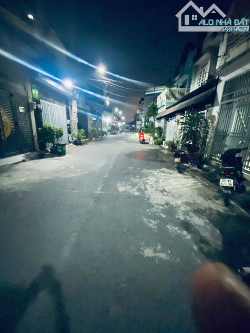 Quá Thơm nhà Hương Lộ 80 hẻm nhựa 8m ô tô vào nhà 64m2,2Tầng 4 tỷ 7