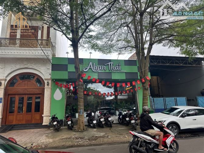BÁN NHÀ RỘNG MẶT TIỀN NGUYỄN CÔNG TRỨ. DT: 9x16M. GIÁ: 12 TỶ