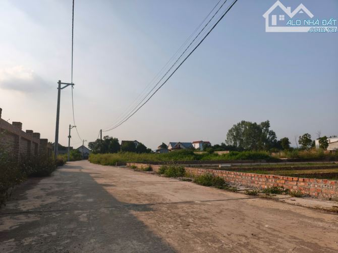 100m Thái Lai Minh Trí,cách hồ Đồng Đò 1km,ngõ ô tô chạy quanh đất