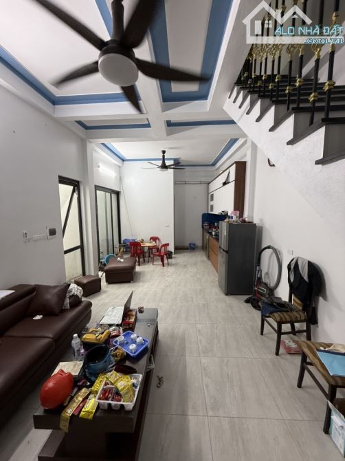 Nhà 3 tầng dân xây trắc chắn tại vân nội đông anh tầm tc nhỏ 4tỉ nhỉnh S 52m2 mt 4m xây 3