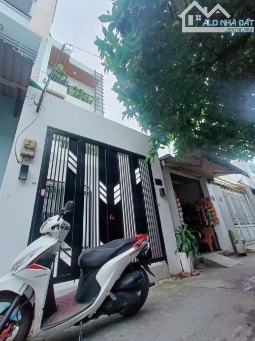 B.án Nhà Ngay Chợ Tân Hương-Tân Phú. Qua Aeon Mail, 3P. DT 56m2, 3 Tầng, Hẻm xe hơi.