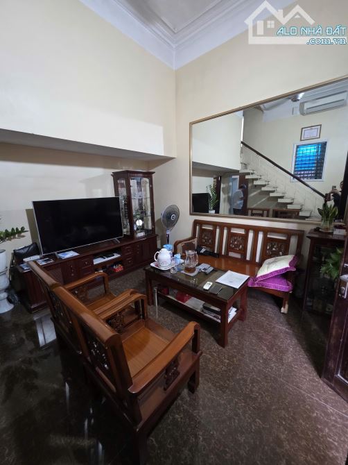 bán 58 m2 ĐẤT Ngọc Lâm tặng nhà 2 tầng - cách nhà ra phố - nhỉnh 8 tỷ