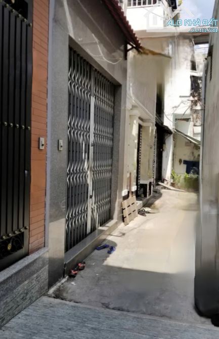 Bán 🏠 hẻm 4Tầng 5tỷ xóm chiếu p14.Q4.khu dân cư sầm uất đầy đủ tiện ích xung quanh.